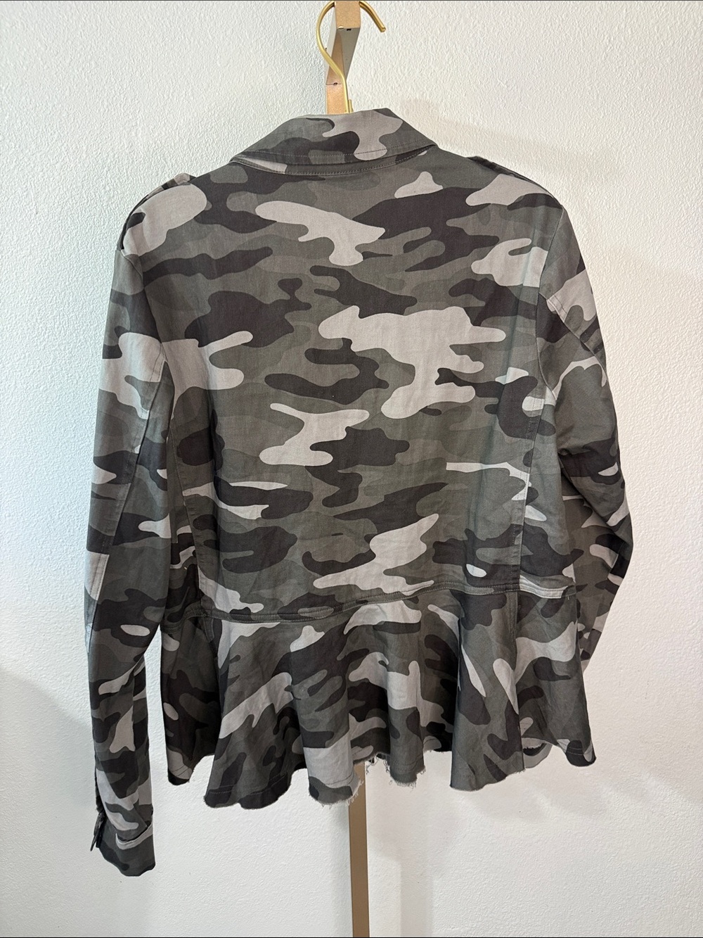 Camo Peplum Button-Front Shirt Jacket - Olive Gray- large - Picture 5 of 8